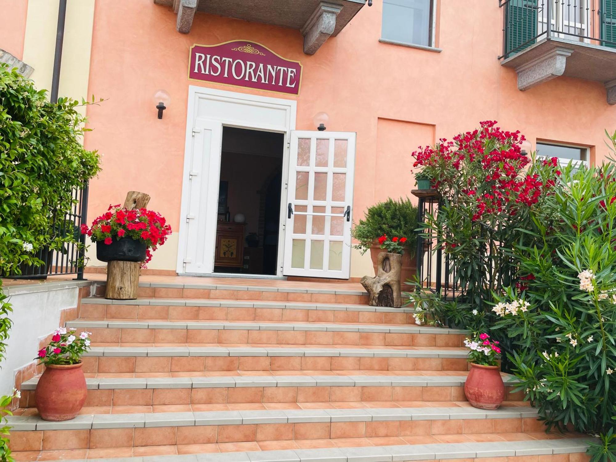Hotel Ristorante Borgovecchio Montegrosso dʼAsti Exteriér fotografie